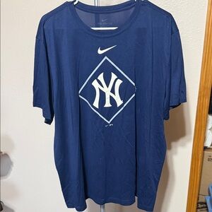 Nike Navy Blue Men's Tee with White Graphic